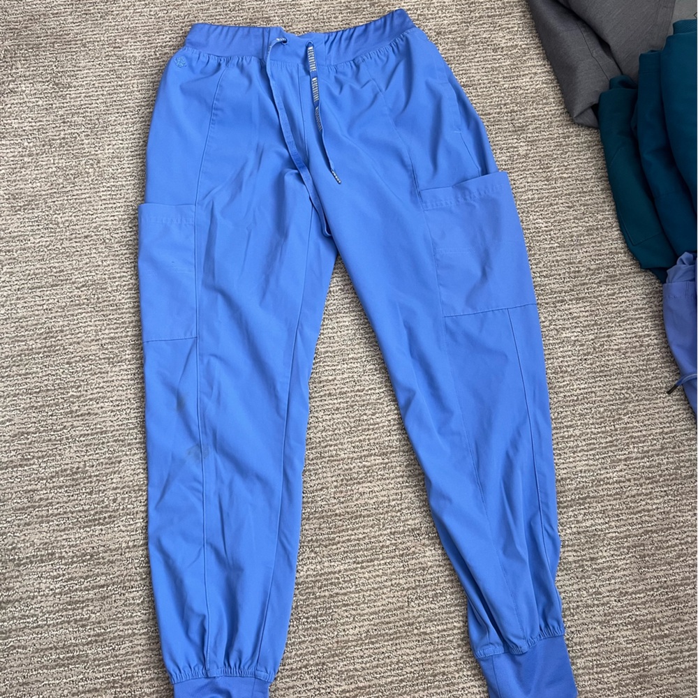 Med couture peaches jogger scrub pants in ceil blue. Size small
